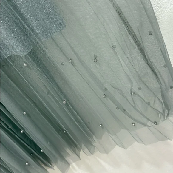 Elegant Gray Tulle Skirt - Picture 2 of 5